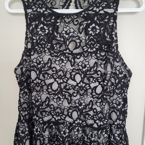 Large women's dress, halter style with black lace overlay - Picture 4 of 4